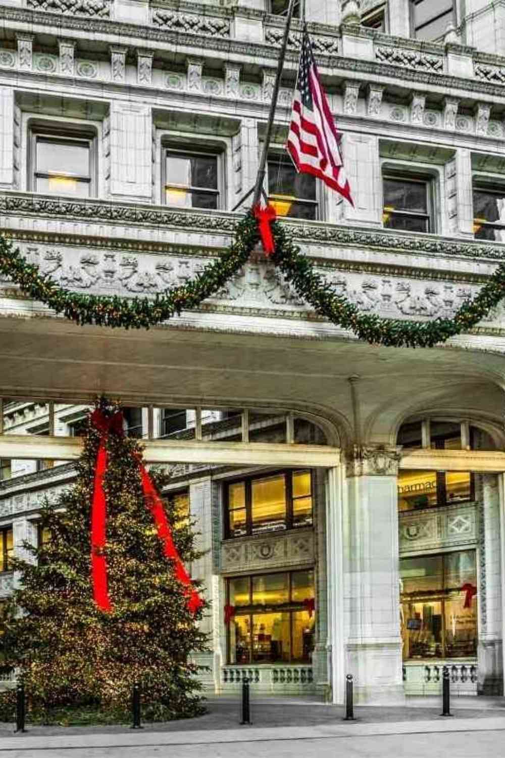 Christmas tree and decorations in Chicago