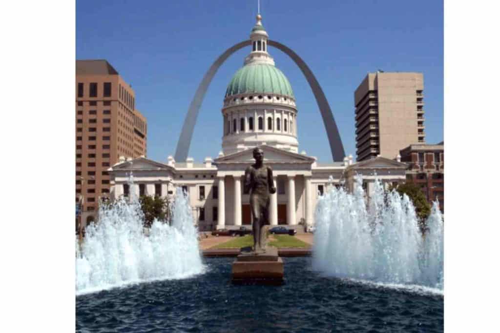 Downtown St. Louis, the Gateway Arch and the Old Courthouse