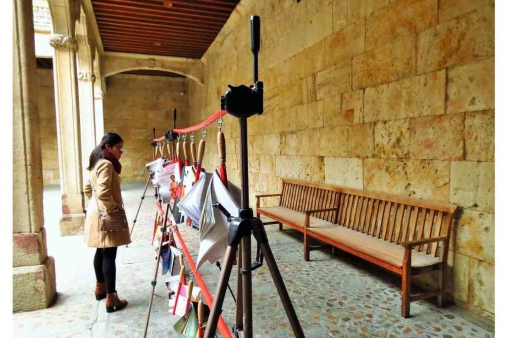 ni de aqui ni de alla girl with glasses looking at magazines in Salamanca, Spain