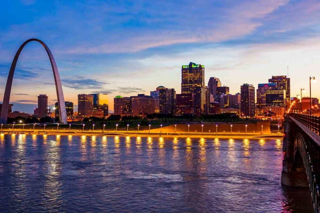 st. louis, missouri at sunset with gateway arch and city skyline