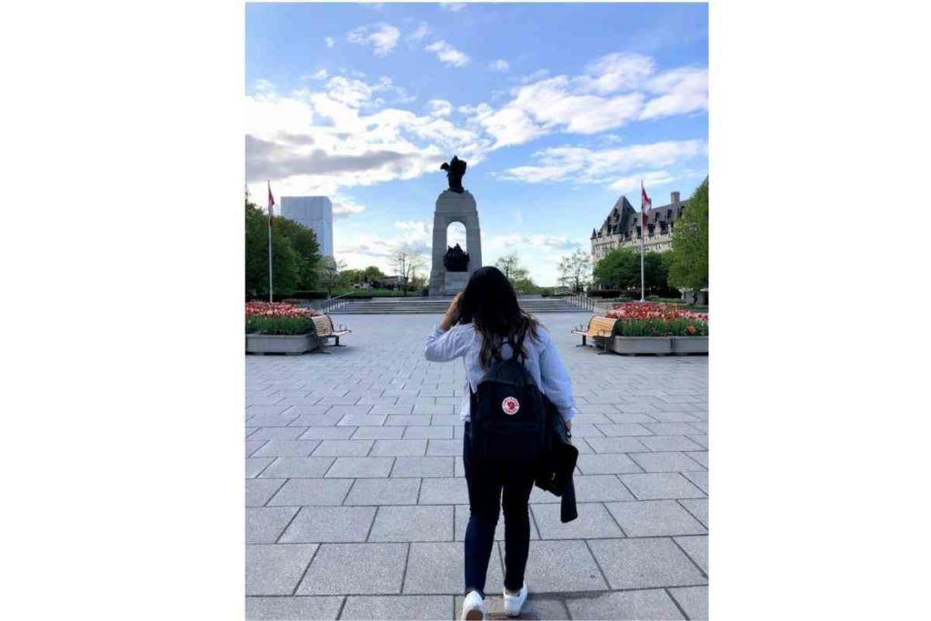 girl with blue shirt and black kanken backpack in ottawa, canada