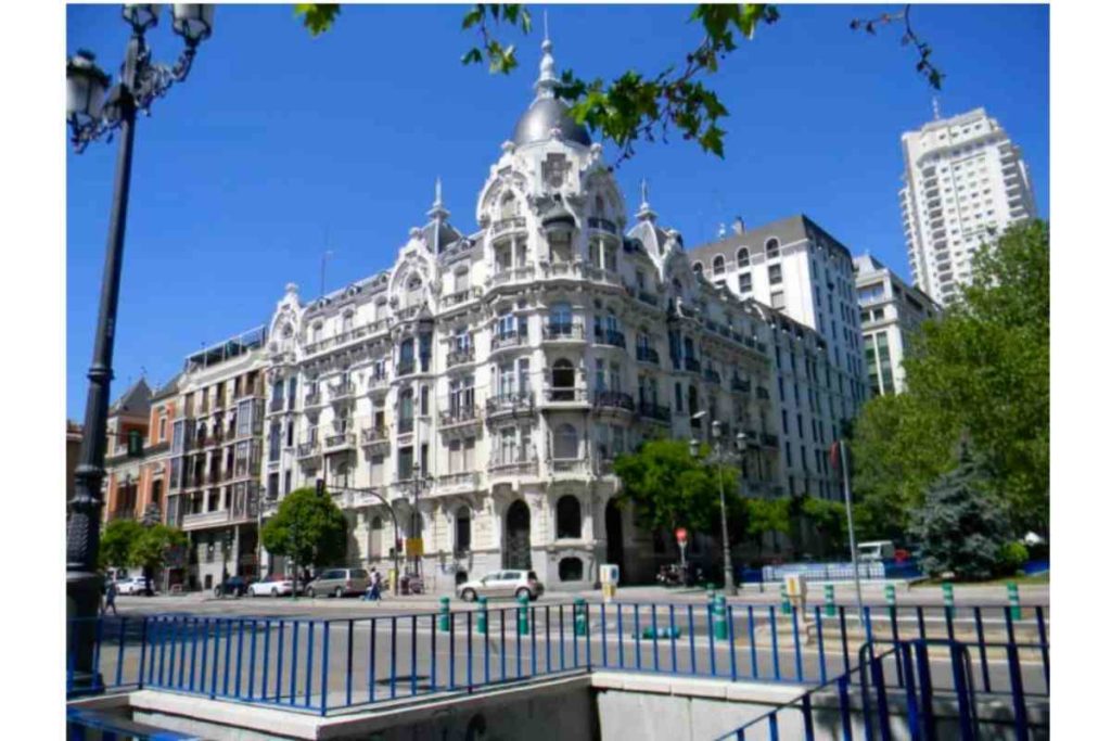 beautiful white architecture in madrid, spain